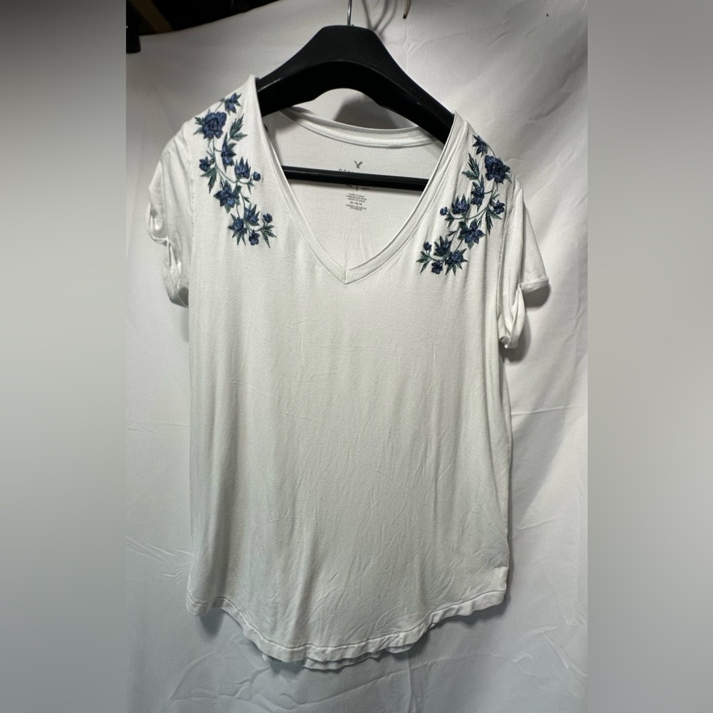 American Eagle Woman’s Embroidered White T-shirt